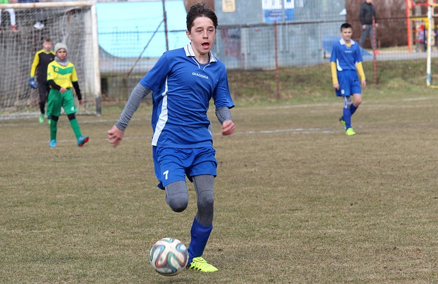 中场核心连续突破防守制造机会